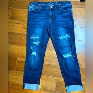 ALMOST FAMOUS CROPPED JEANS